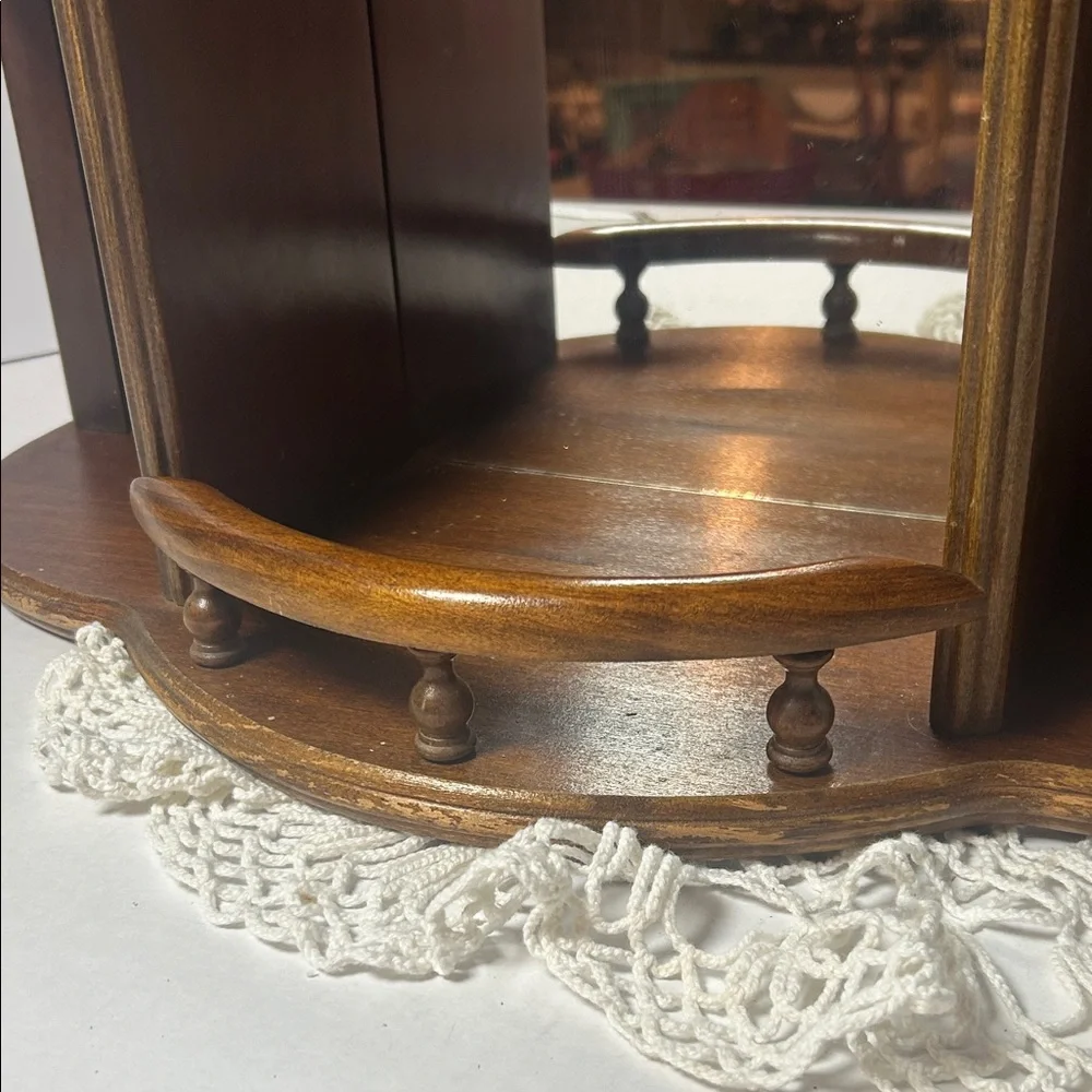 Beautiful Vintage mirrored curio cabinet